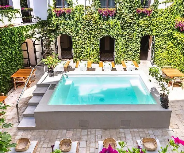 Casa Nostra Boutique & Hotel